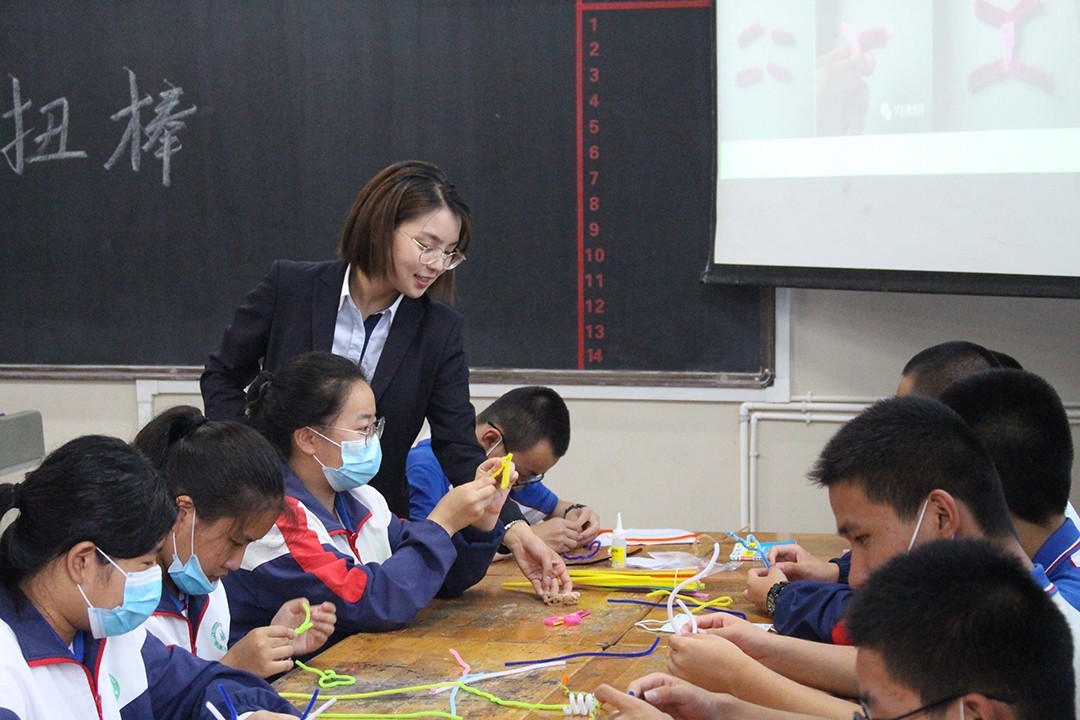 百变扭扭棒 (1).JPG 百变扭扭棒 (1).JPG